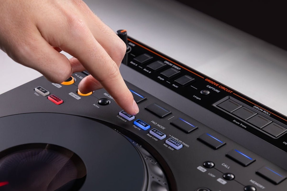 Alpha Theta DDJ - GRV6 - selectadjs - DJ Controller - Pioneer DJ