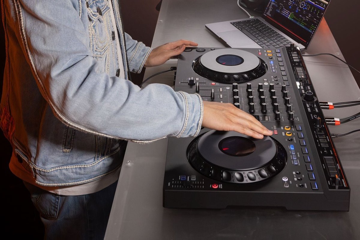 Alpha Theta DDJ - GRV6 - selectadjs - DJ Controller - Pioneer DJ