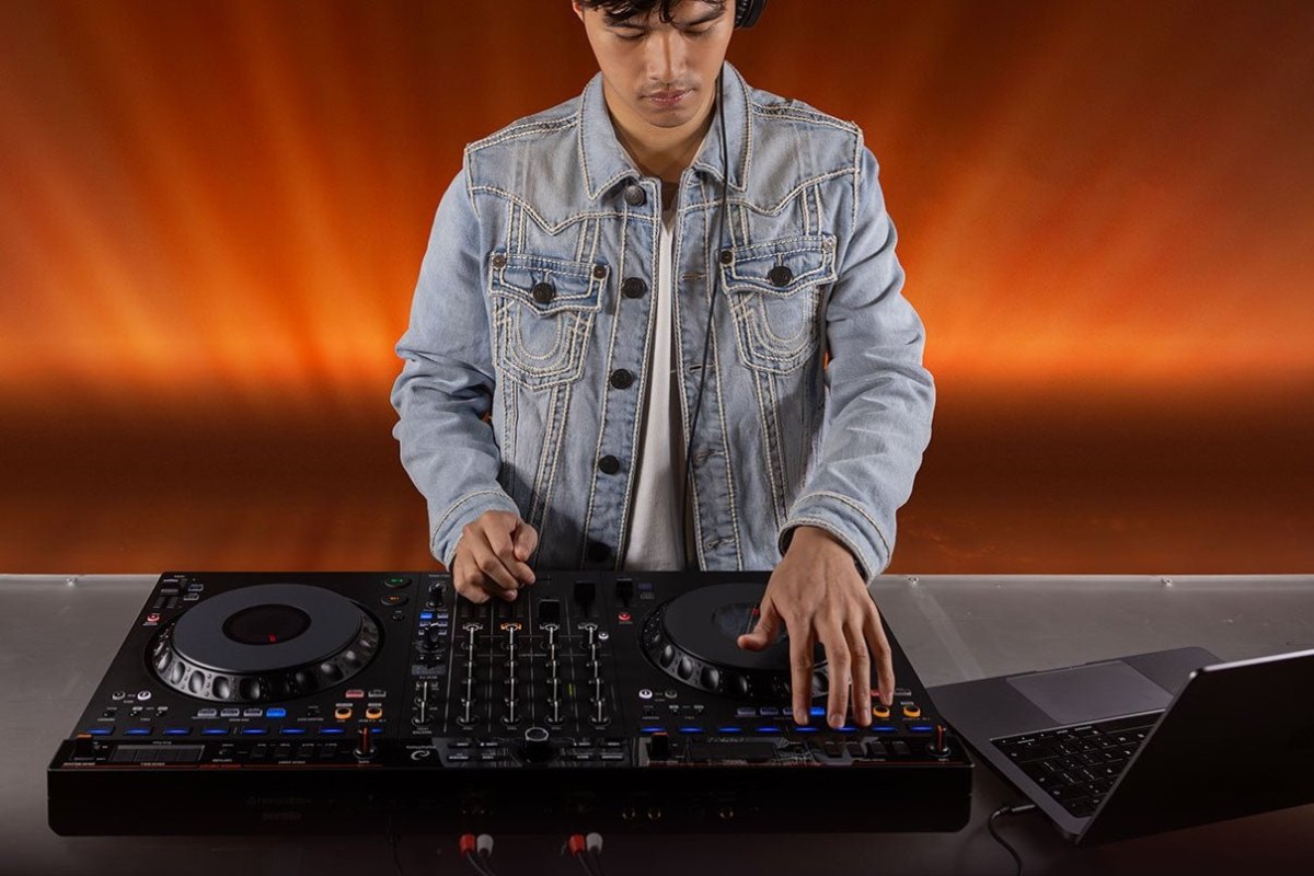 Alpha Theta DDJ - GRV6 - selectadjs - DJ Controller - Pioneer DJ