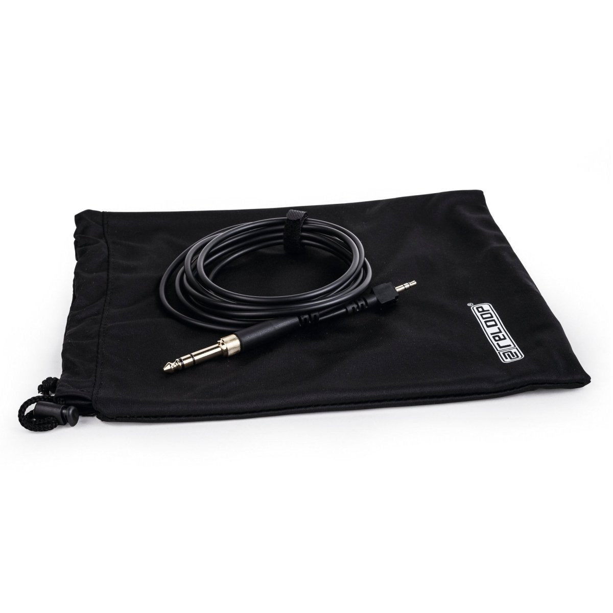 The Reloop RHP-15 headphones with their detachable coiled cable, engineered for powerful sound and bass reproduction.