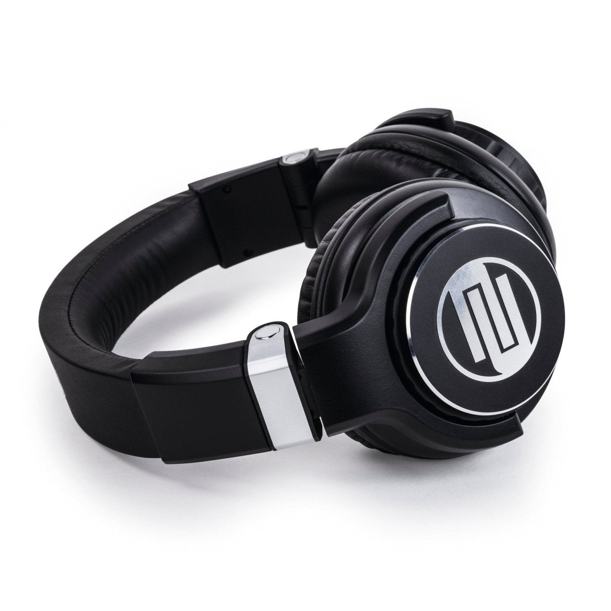 A versatile pair of Reloop RHP-15 headphones, providing excellent sound isolation for precise mixing and studio use.